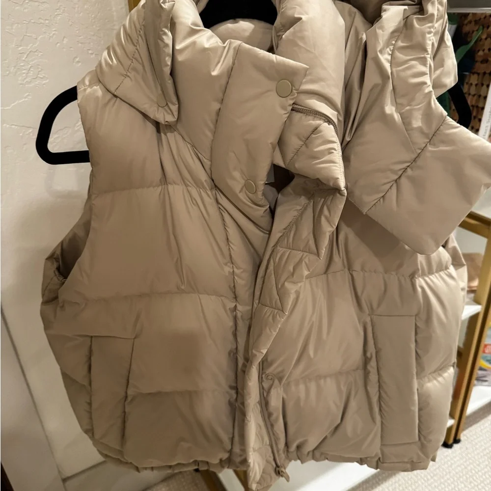 Lululemon wunderpuff Hooded Puffer Vest size 8 - Women Jackets & Coats - Picture 4 of 4